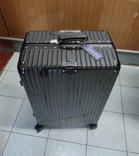 ?旅行箱24寸 全新 12月底送澳门，需要...