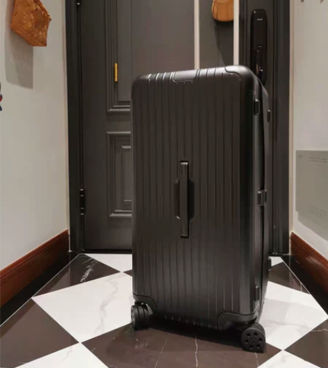 优惠Essential trunk黑色行李...