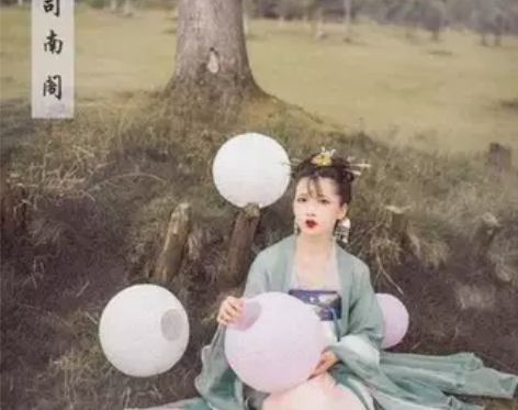 ?全新闲置 传统汉服女改良凤凰绣花齐胸对襟...