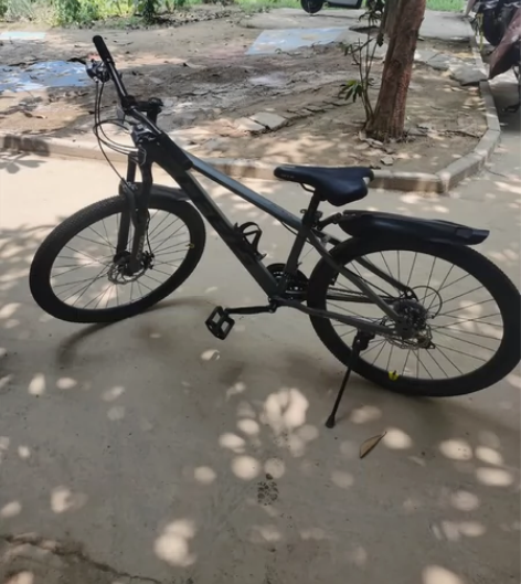 凤凰自行车，买来没怎么骑，9.5新， 感兴...