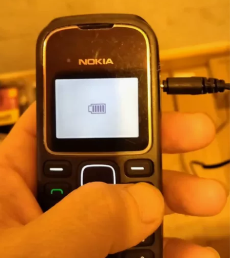 原装老诺基亚，原装电池，配一根充电线，所见...