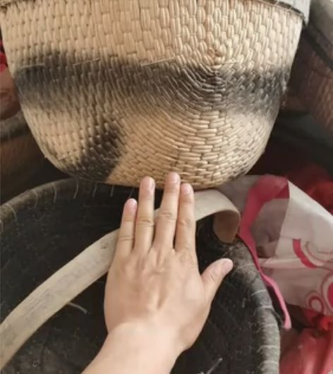 开水果店时拉草莓用的篮子,有9个,需要的联...