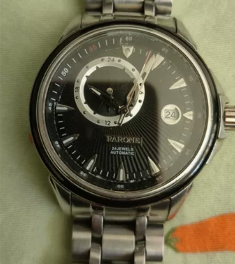 雷诺全自动男手表，后面还有孙红雷名字。走时...