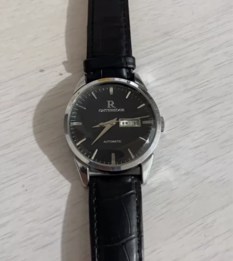 瑞之缘石英表，买来没怎么带，走时正常盒子保...