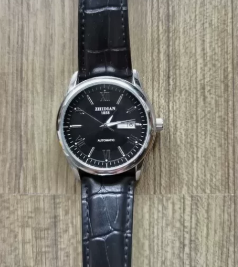 智典机械表，95成新。 优价转让。