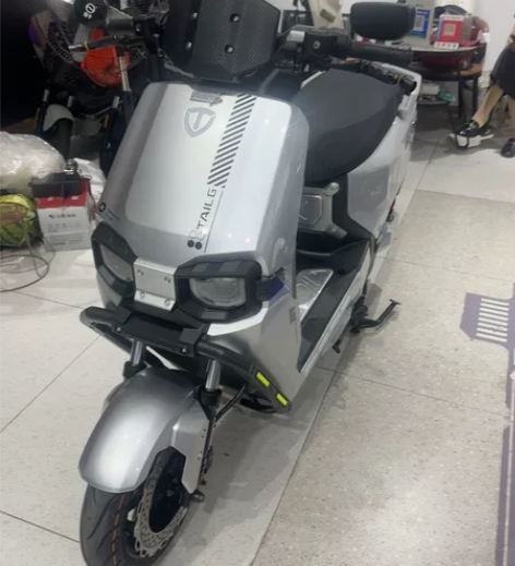 台铃苍穹电摩版 配72V23ah电池409...