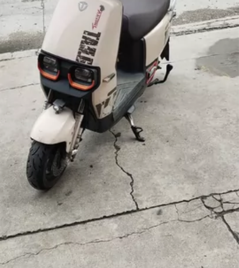 台铃赤兔超能二代，个人一手车，改了熊猫两千...