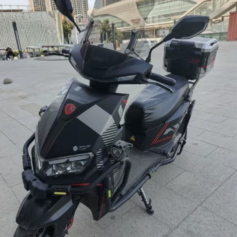 台铃雷暴酷版电动自行车，绿牌，4月初购买，...