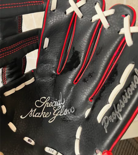 女儿学校开展棒球课统一购买的棒球手套，基本...