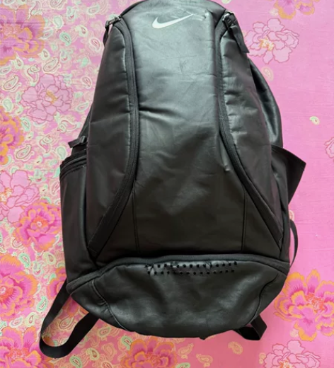 NIKE篮球包 感兴趣的话点“我想要”和我...