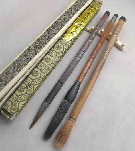 七八十年代，细光峰纯羊毫，左边那支仿古玉兰...