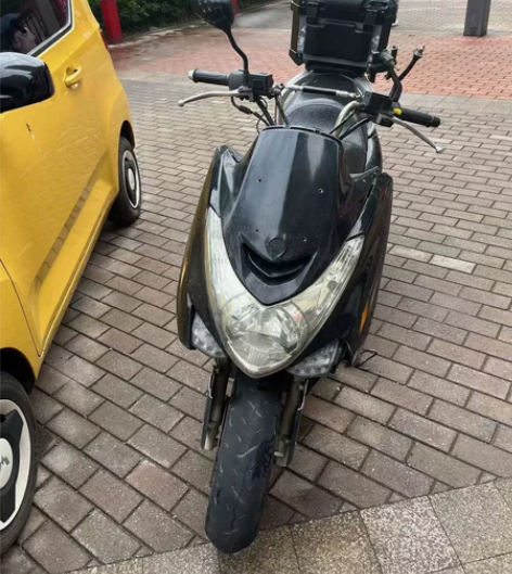 原装的立雅摩托车。跑了4700KM左右。2...