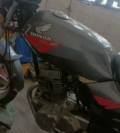 04年的飞鹰本田嘉陵摩托车 感兴趣的话点“...