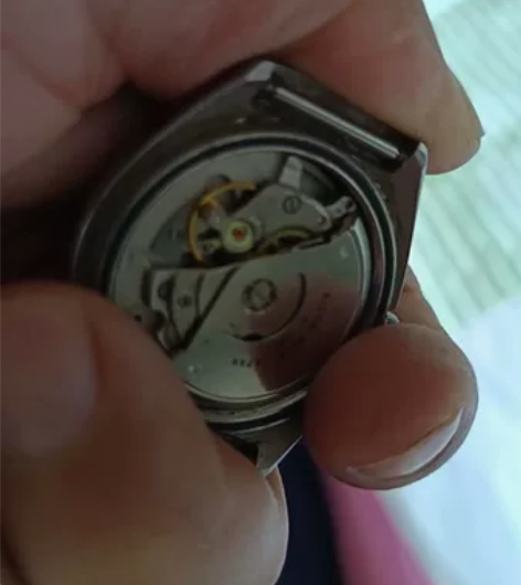 自动表配件，晃晃摆动，上弦没反应，日历跳快...