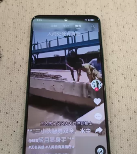 ?华为nova11se，别人送的，在保到明...