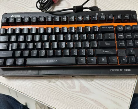 闲置雷柏V500有线机械键盘，有包装，黑轴...