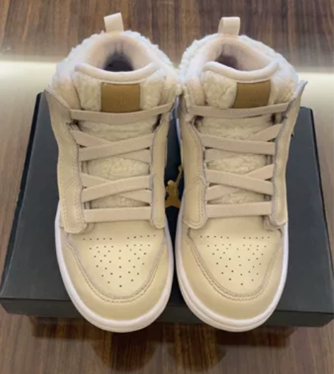 耐克儿童运动鞋，乔丹联名款，商场专柜购买，...