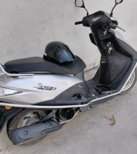 20年3月车况精品的五羊本田125c女，装...