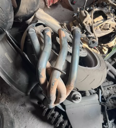 09-14年雅马哈R1排气管,有点小磕碰,...