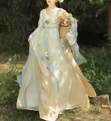 拍照穿过一次 无任何破损 唐制齐胸破裙三件...