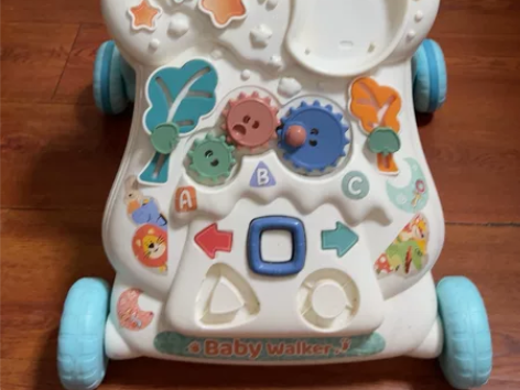 出多功能学步车，适合6-18个月的婴儿使用...