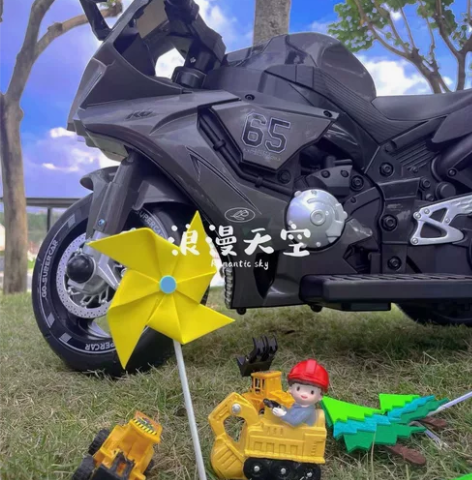 出闲置电动儿童摩托车和平衡车 电动车完好的...