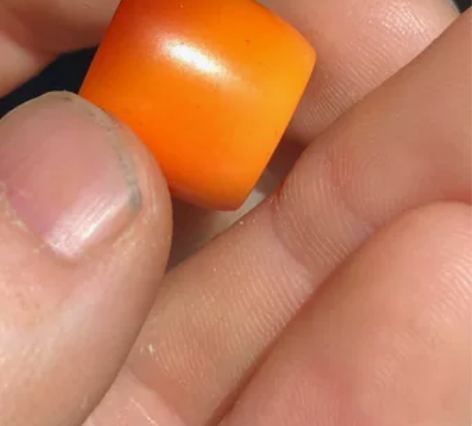 清代老合成红蜡赛璐璐料器 尺寸：对孔1.4...