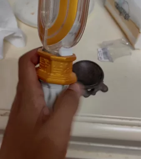 卖迪迦奥特曼神光棒啦，外观掉漆，其他没事。...