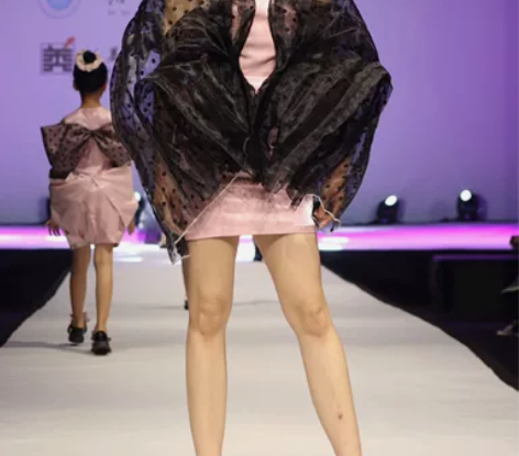 服装设计成衣(已毕业) 标价是一套价格 （...