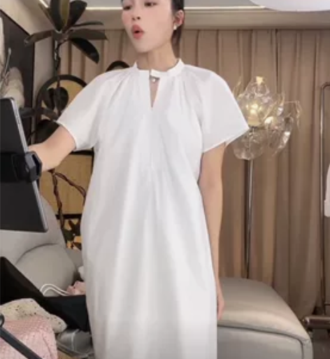 【苡漫】 法式极简风拉链领小众款短袖连衣裙...