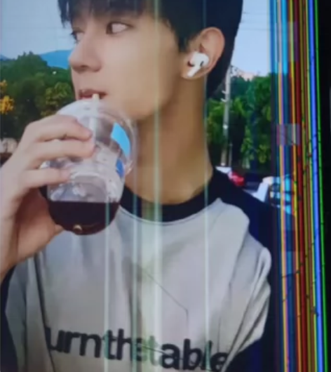 二手华为麦芒十，屏坏了，用了一年。 感兴趣...