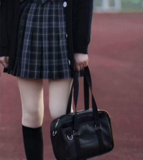 店铺名称：微微风（已绝版了） 商品名称：校...