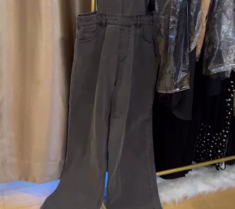 减龄灰色牛仔背带裤九成新XL码 400多买...