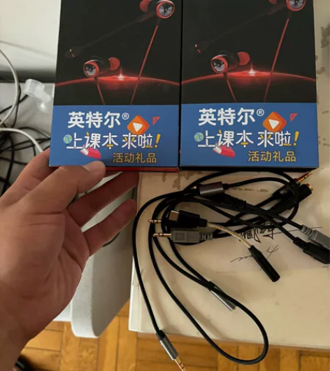 一条A1耳机和兰士顿g200x两条，送三条...