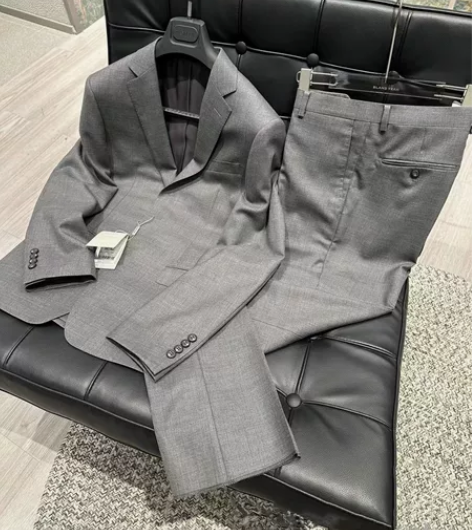 #人气秋上新 6980元的套装西服男 男士...