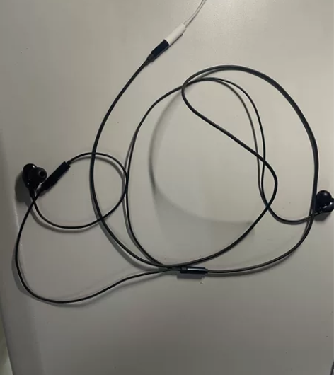 出有线耳机唐麦a8,苹果正装转接头。 感兴...