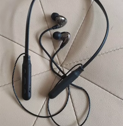 运动耳机，品牌型号新旧如图，不知道啥牌子的...