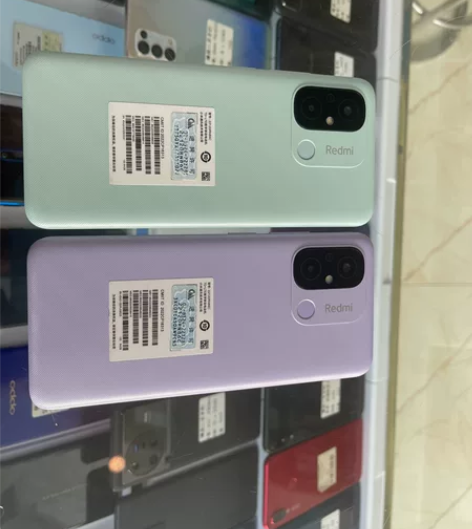 两台刚买没多久的红米12 c 颜值高，成色...