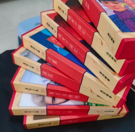 琼瑶全集,港版皇冠书盒,个人收藏定制,展示...