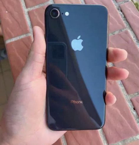 给钱就出 本人自用一手99新iPhone8...