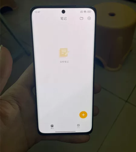 出一台自用小米12国行的，屏幕没有任何老化...