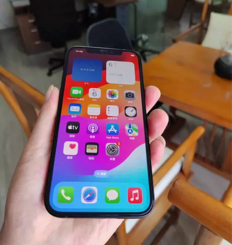 家人自用国行苹果12，内存128G，黑色九...