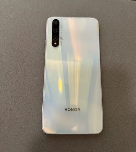 荣耀20S 手机无拆装，无进水，功能都正常...