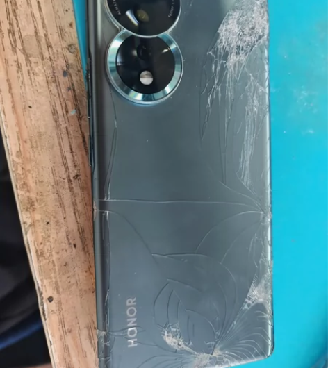 荣耀80尸体机重摔 不开机尸体机 摄像头好...