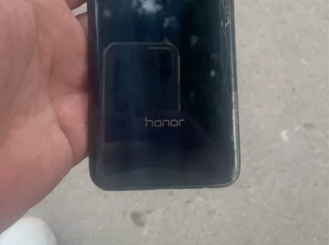 荣耀10。开机屏坏。特价108 感兴趣的话...