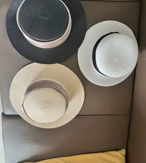 草编帽，法式平顶帽，买来拍照戴过一次后闲置...