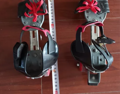 闲置，老式旱冰鞋，玩过一两次，可正常使用。...
