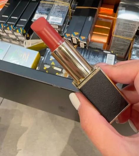 欧菲姿口红，唇釉，余量三分之二以上，正品，...