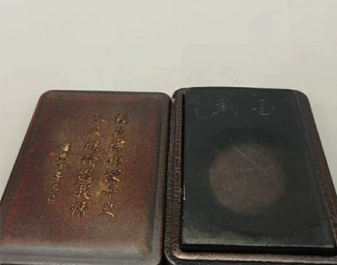 之前朋友送的一块老砚台，对书房器具不太感兴...