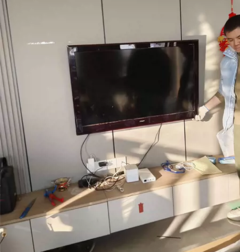 42寸清华同方电视机，画面清晰，颜色正，家...